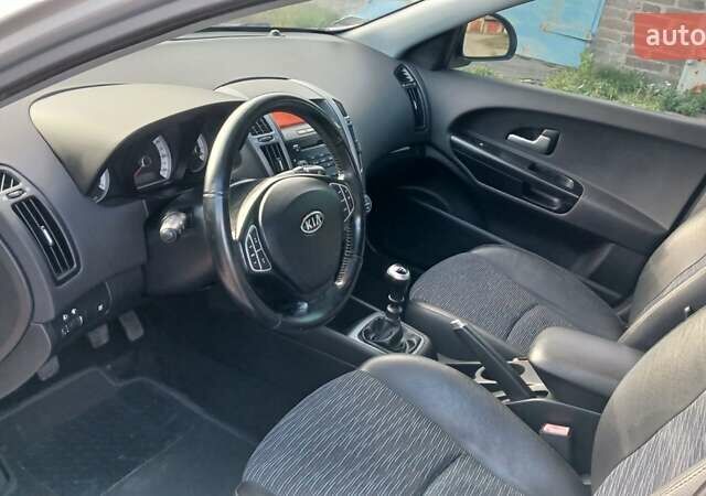 Кіа Сід 2008 у Краматорске на Automoto.ua Сірий Кіа Сід, об'ємом двигуна 1.4 л та пробігом 217 тис. км за 5700 $, фото 11 на Automoto.ua