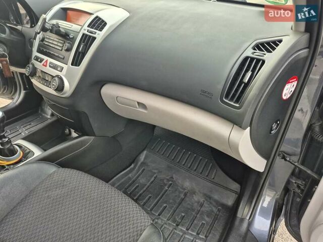 Серый Киа Сид, объемом двигателя 1.4 л и пробегом 156 тыс. км за 6450 $, фото 60 на Automoto.ua