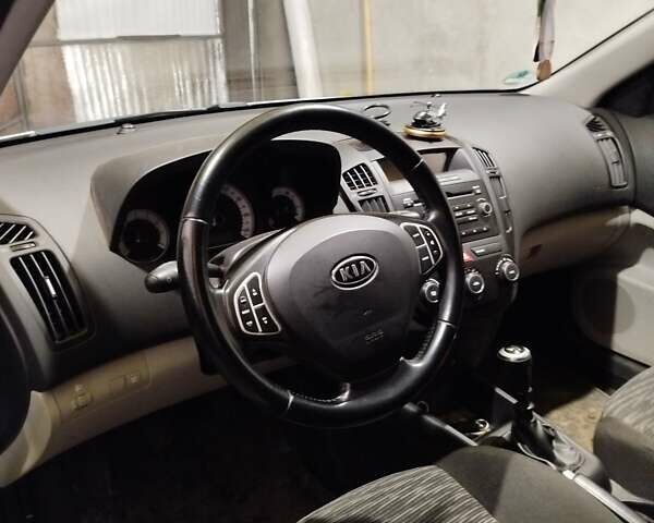Серый Киа Сид, объемом двигателя 1.4 л и пробегом 152 тыс. км за 6300 $, фото 5 на Automoto.ua