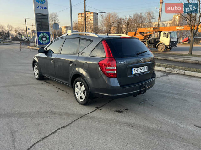 Серый Киа Сид, объемом двигателя 1.58 л и пробегом 250 тыс. км за 5800 $, фото 3 на Automoto.ua