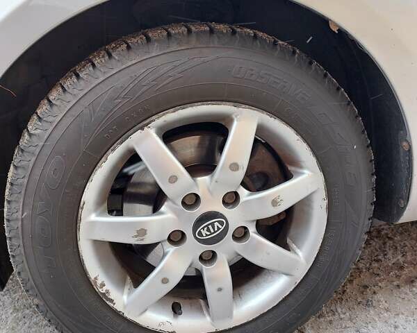Серый Киа Сид, объемом двигателя 1.6 л и пробегом 229 тыс. км за 6000 $, фото 3 на Automoto.ua