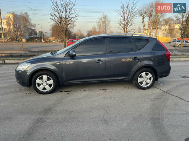 Серый Киа Сид, объемом двигателя 1.58 л и пробегом 250 тыс. км за 5800 $, фото 2 на Automoto.ua