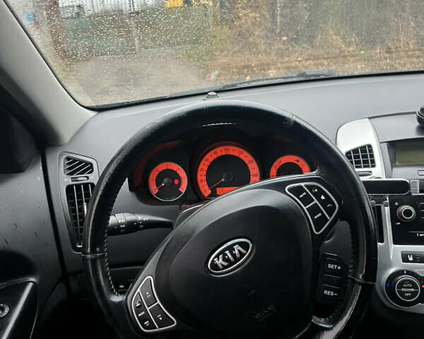 Серый Киа Сид, объемом двигателя 1.6 л и пробегом 264 тыс. км за 5800 $, фото 8 на Automoto.ua