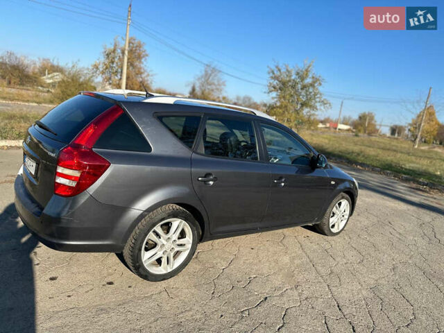 Серый Киа Сид, объемом двигателя 1.6 л и пробегом 308 тыс. км за 6100 $, фото 2 на Automoto.ua