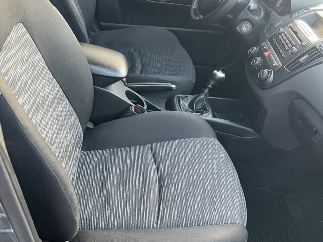 Серый Киа Сид, объемом двигателя 1.6 л и пробегом 240 тыс. км за 5800 $, фото 7 на Automoto.ua