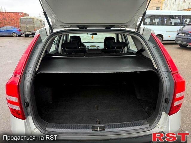 Серый Киа Сид, объемом двигателя 1.6 л и пробегом 333 тыс. км за 2700 $, фото 12 на Automoto.ua