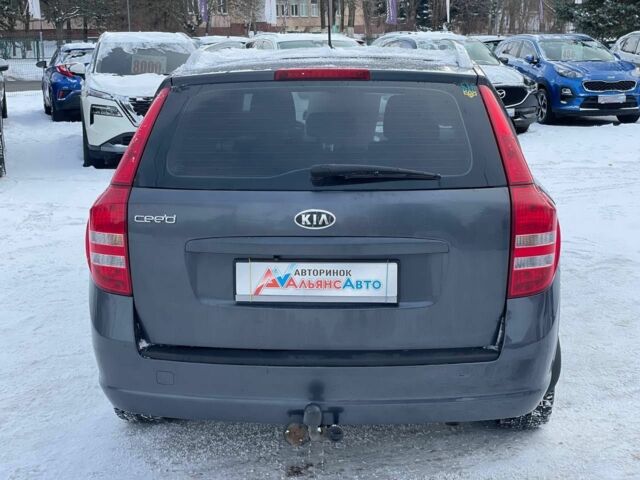 Сірий Кіа Сід, об'ємом двигуна 2 л та пробігом 203 тис. км за 7400 $, фото 5 на Automoto.ua