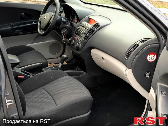 Сірий Кіа Сід, об'ємом двигуна 1.6 л та пробігом 250 тис. км за 5600 $, фото 8 на Automoto.ua