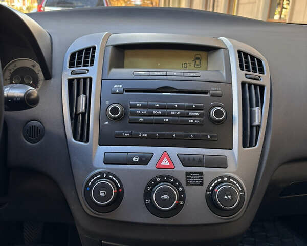 Сірий Кіа Сід, об'ємом двигуна 1.6 л та пробігом 275 тис. км за 5200 $, фото 16 на Automoto.ua