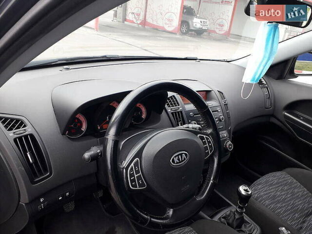 Серый Киа Сид, объемом двигателя 1.6 л и пробегом 286 тыс. км за 5300 $, фото 10 на Automoto.ua