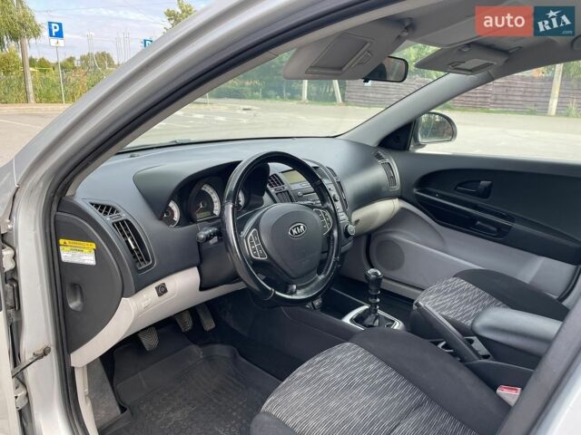 Сірий Кіа Сід, об'ємом двигуна 1.4 л та пробігом 239 тис. км за 4499 $, фото 15 на Automoto.ua