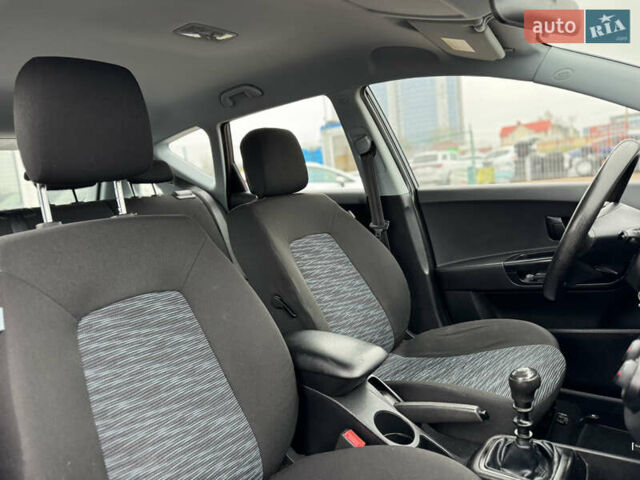 Серый Киа Сид, объемом двигателя 1.6 л и пробегом 216 тыс. км за 7300 $, фото 75 на Automoto.ua