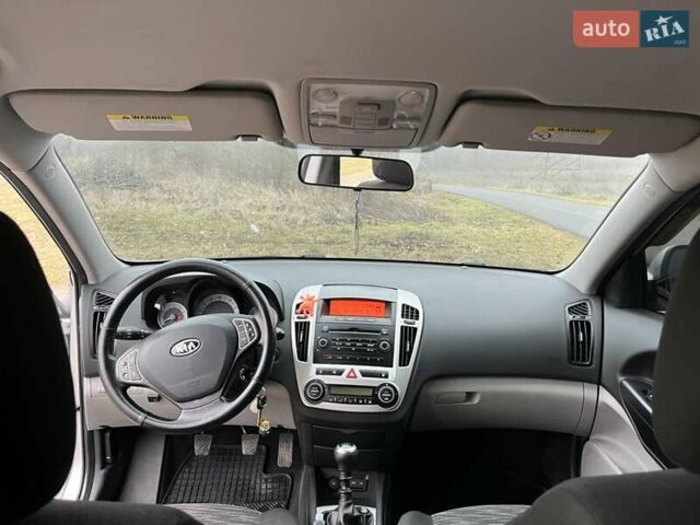 Серый Киа Сид, объемом двигателя 1.6 л и пробегом 199 тыс. км за 6200 $, фото 43 на Automoto.ua