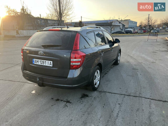 Серый Киа Сид, объемом двигателя 1.58 л и пробегом 250 тыс. км за 5800 $, фото 7 на Automoto.ua