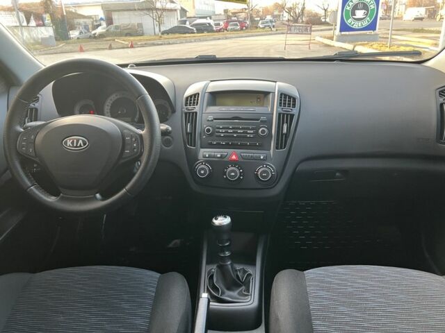 Серый Киа Сид, объемом двигателя 1.6 л и пробегом 240 тыс. км за 5800 $, фото 5 на Automoto.ua