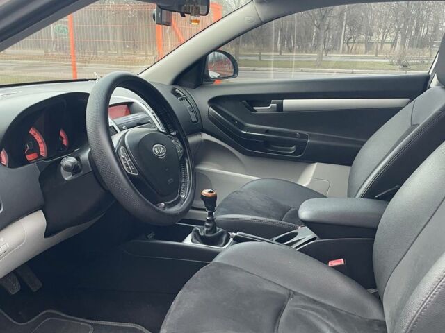 Серый Киа Сид, объемом двигателя 1.4 л и пробегом 204 тыс. км за 5999 $, фото 7 на Automoto.ua