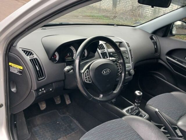 Сірий Кіа Сід, об'ємом двигуна 0 л та пробігом 217 тис. км за 5700 $, фото 6 на Automoto.ua