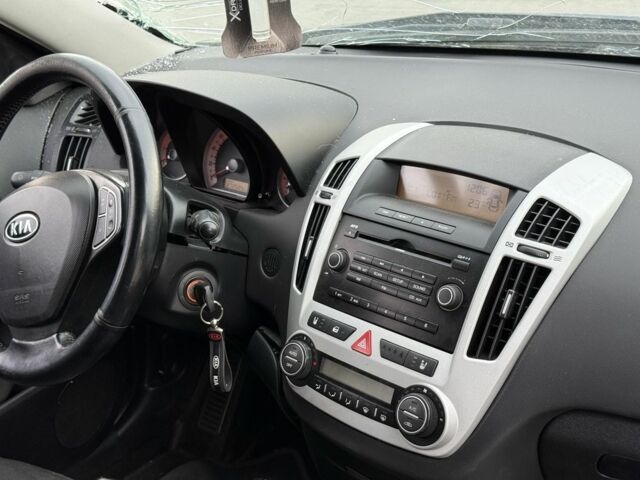 Серый Киа Сид, объемом двигателя 2 л и пробегом 252 тыс. км за 1950 $, фото 15 на Automoto.ua
