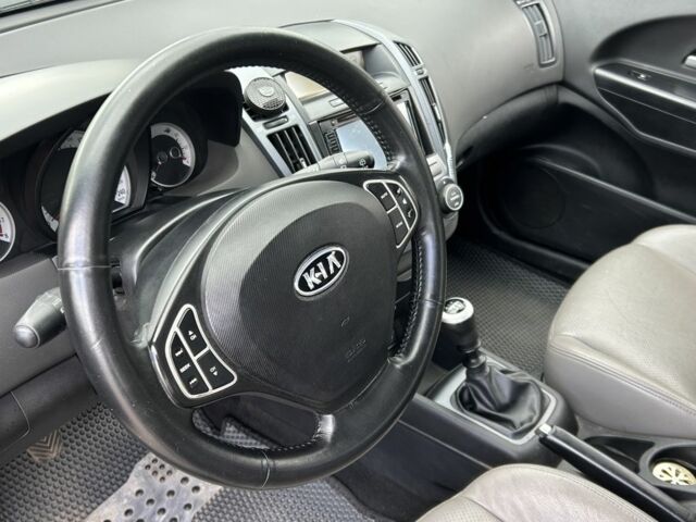 Серый Киа Сид, объемом двигателя 1.6 л и пробегом 238 тыс. км за 5450 $, фото 9 на Automoto.ua