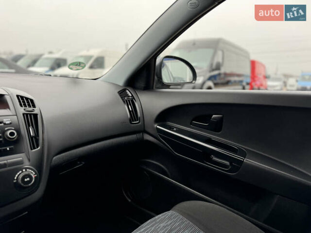 Серый Киа Сид, объемом двигателя 1.6 л и пробегом 216 тыс. км за 7300 $, фото 60 на Automoto.ua