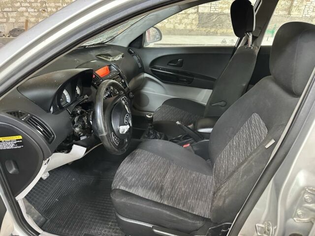 Серый Киа Сид, объемом двигателя 1.6 л и пробегом 281 тыс. км за 1750 $, фото 16 на Automoto.ua