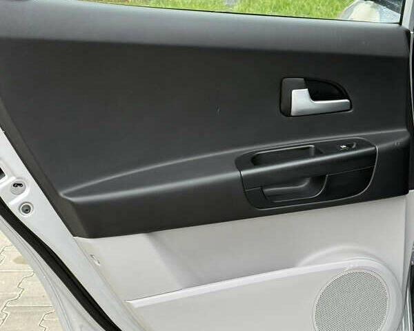 Серый Киа Сид, объемом двигателя 1.6 л и пробегом 223 тыс. км за 6000 $, фото 25 на Automoto.ua