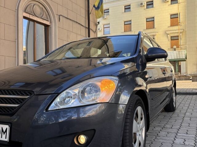 Серый Киа Сид, объемом двигателя 1.6 л и пробегом 275 тыс. км за 5200 $, фото 5 на Automoto.ua