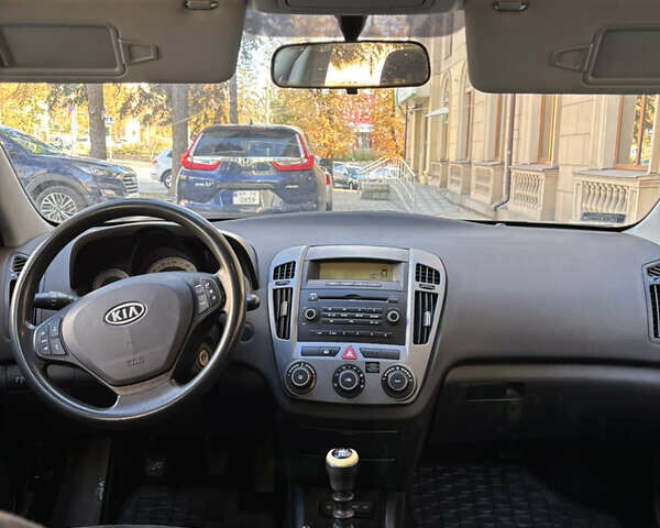 Сірий Кіа Сід, об'ємом двигуна 1.6 л та пробігом 275 тис. км за 5200 $, фото 14 на Automoto.ua