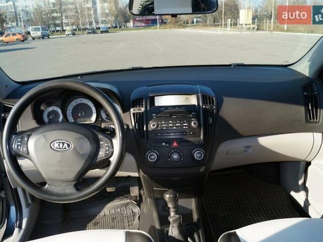 Киа Сид 2008 в Запорожье на Automoto.ua Серый Киа Сид, объемом двигателя 1.6 л и пробегом 230 тыс. км за 5300 $, фото 4 на Automoto.ua