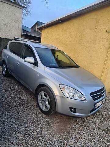 Киа Сид 2008 в Ужгороде на Automoto.ua Серый Киа Сид, объемом двигателя 1.6 л и пробегом 256 тыс. км за 4999 $, фото 1 на Automoto.ua