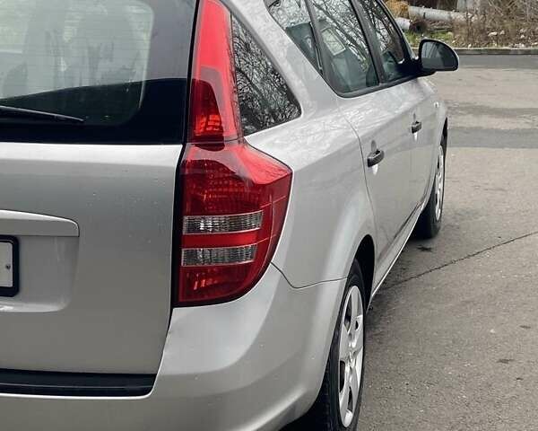 Серый Киа Сид, объемом двигателя 1.4 л и пробегом 227 тыс. км за 5300 $, фото 3 на Automoto.ua