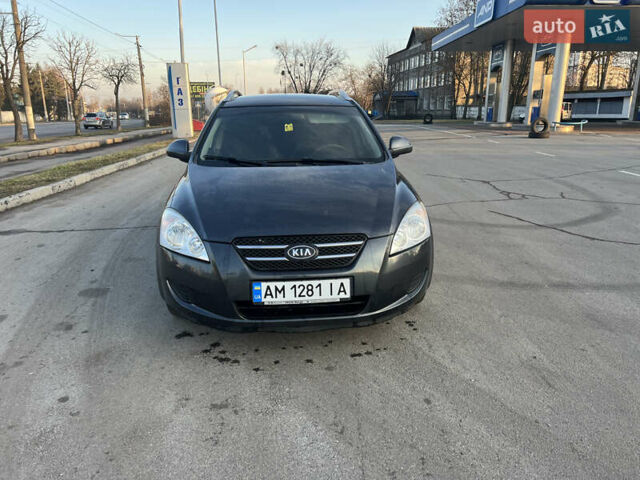 Серый Киа Сид, объемом двигателя 1.58 л и пробегом 250 тыс. км за 5800 $, фото 1 на Automoto.ua
