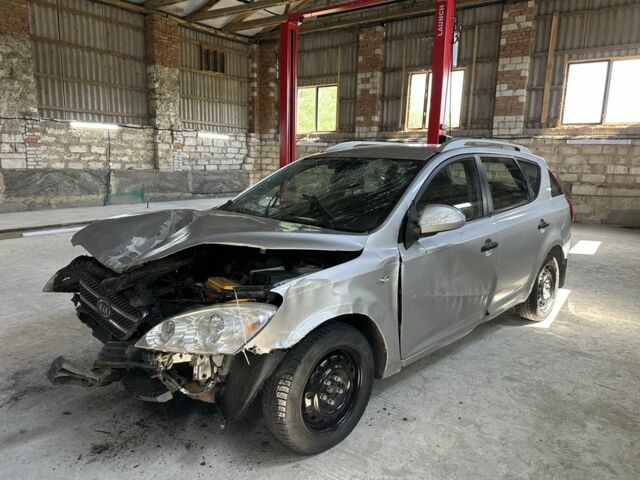 Серый Киа Сид, объемом двигателя 1.6 л и пробегом 281 тыс. км за 1750 $, фото 1 на Automoto.ua