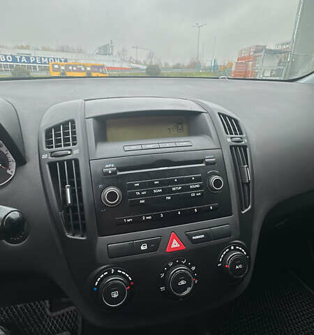 Серый Киа Сид, объемом двигателя 1.4 л и пробегом 258 тыс. км за 4599 $, фото 11 на Automoto.ua