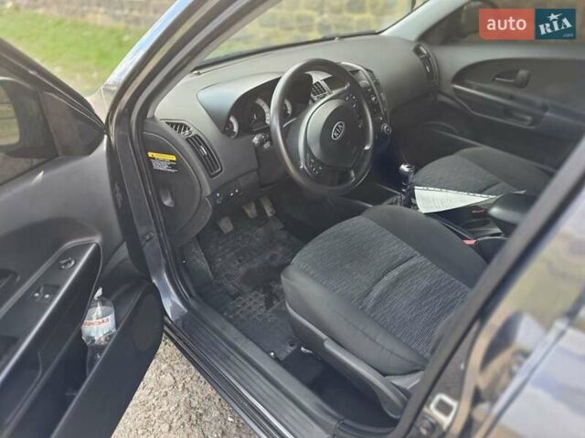 Серый Киа Сид, объемом двигателя 1.58 л и пробегом 246 тыс. км за 5300 $, фото 18 на Automoto.ua