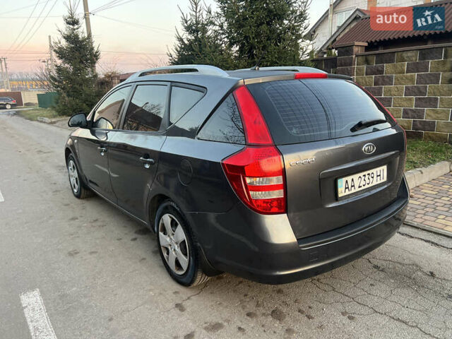 Серый Киа Сид, объемом двигателя 1.59 л и пробегом 249 тыс. км за 6250 $, фото 2 на Automoto.ua