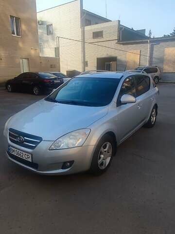 Серый Киа Сид, объемом двигателя 1.6 л и пробегом 237 тыс. км за 6000 $, фото 2 на Automoto.ua