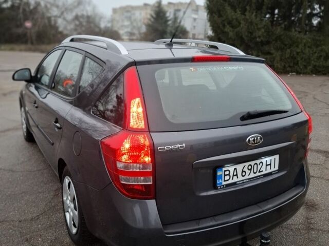 Серый Киа Сид, объемом двигателя 1.4 л и пробегом 228 тыс. км за 6200 $, фото 5 на Automoto.ua