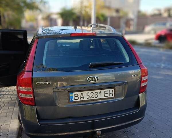 Серый Киа Сид, объемом двигателя 1.58 л и пробегом 270 тыс. км за 6000 $, фото 2 на Automoto.ua
