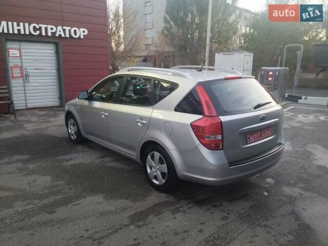 Серый Киа Сид, объемом двигателя 1.6 л и пробегом 197 тыс. км за 7250 $, фото 3 на Automoto.ua