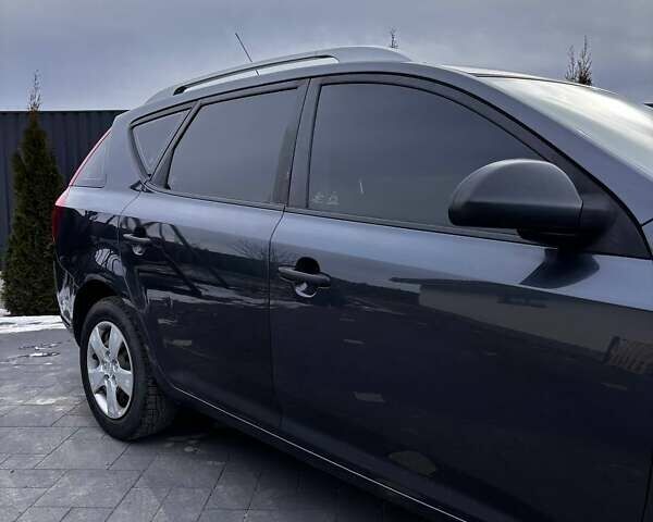 Серый Киа Сид, объемом двигателя 1.6 л и пробегом 242 тыс. км за 5000 $, фото 2 на Automoto.ua