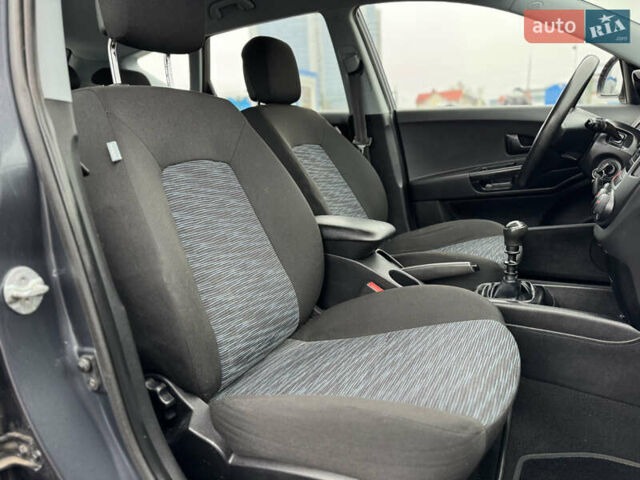 Серый Киа Сид, объемом двигателя 1.6 л и пробегом 216 тыс. км за 7300 $, фото 74 на Automoto.ua