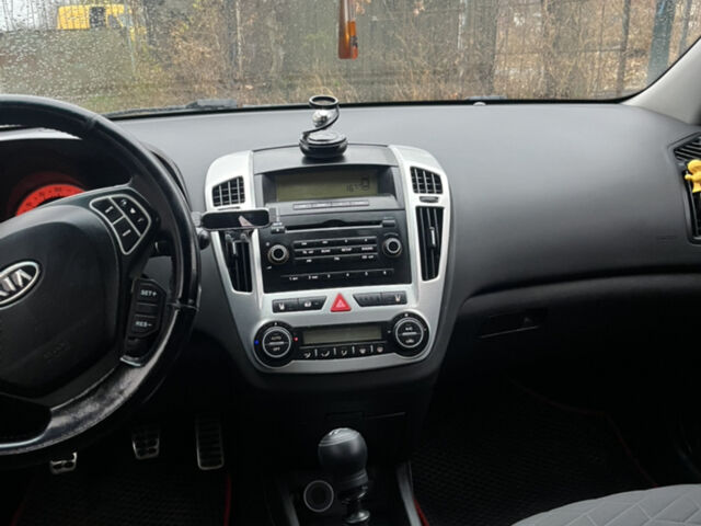 Сірий Кіа Сід, об'ємом двигуна 1.6 л та пробігом 264 тис. км за 5300 $, фото 8 на Automoto.ua