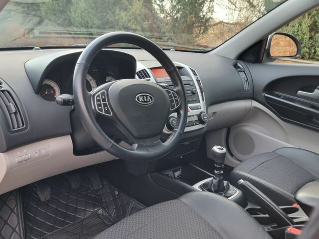 Сірий Кіа Сід, об'ємом двигуна 0 л та пробігом 142 тис. км за 6150 $, фото 10 на Automoto.ua