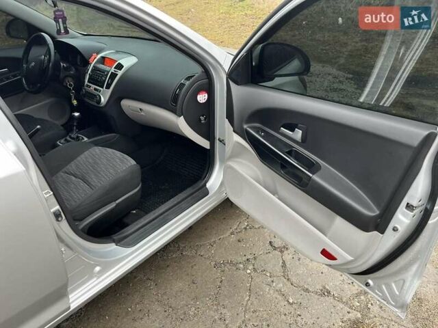 Серый Киа Сид, объемом двигателя 1.6 л и пробегом 199 тыс. км за 6200 $, фото 42 на Automoto.ua