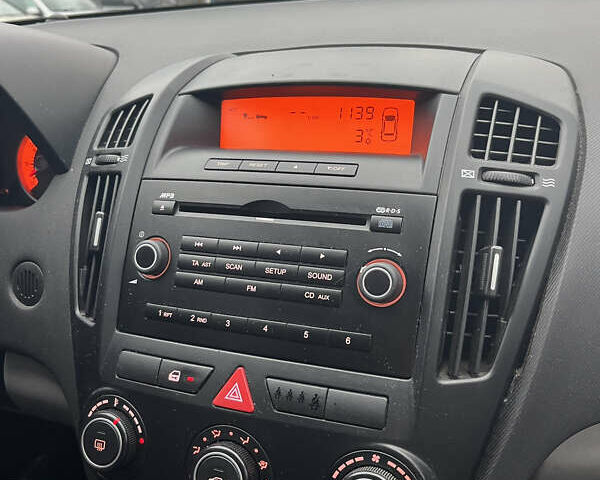 Серый Киа Сид, объемом двигателя 1.59 л и пробегом 249 тыс. км за 5100 $, фото 3 на Automoto.ua