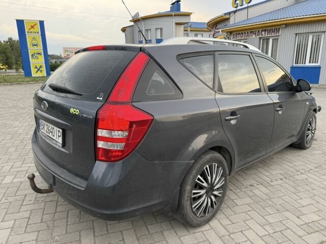 Серый Киа Сид, объемом двигателя 2 л и пробегом 252 тыс. км за 1950 $, фото 5 на Automoto.ua