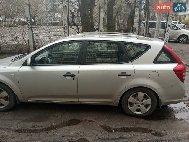 Серый Киа Сид, объемом двигателя 2 л и пробегом 288 тыс. км за 5500 $, фото 19 на Automoto.ua