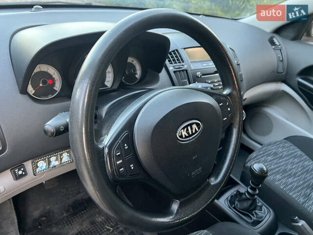 Серый Киа Сид, объемом двигателя 1.59 л и пробегом 249 тыс. км за 6250 $, фото 29 на Automoto.ua