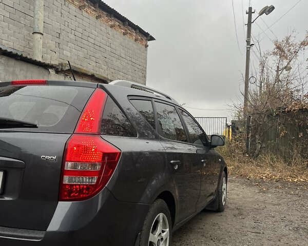Серый Киа Сид, объемом двигателя 1.6 л и пробегом 264 тыс. км за 5800 $, фото 5 на Automoto.ua